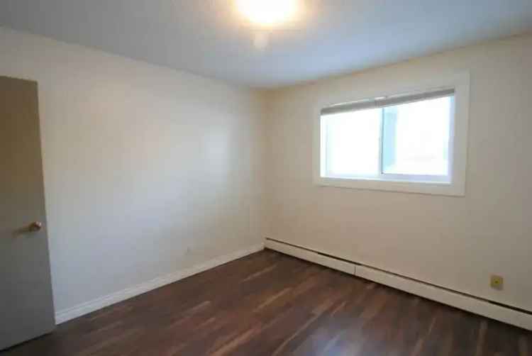 Rent a 2 Bedroom Ground Floor Unit in Edmonton with Great Amenities