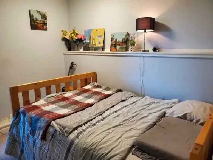 Room for Rent near Southgate Area