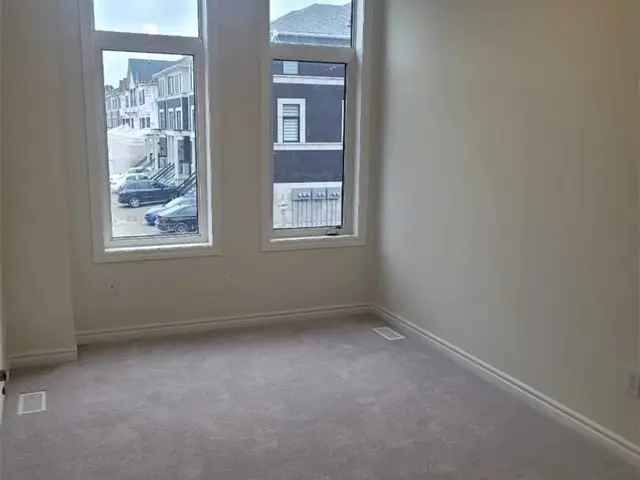 3-Bedroom 3-Bathroom Townhouse in Oshawa