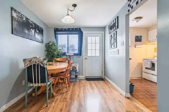 Beacon Hill Condo Townhouse 3 Bed 1.5 Bath Private Backyard Parking