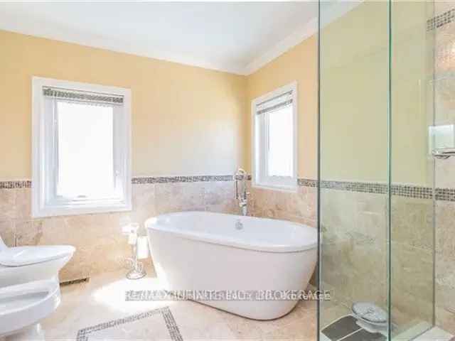 House For Sale in Richmond Hill, Ontario