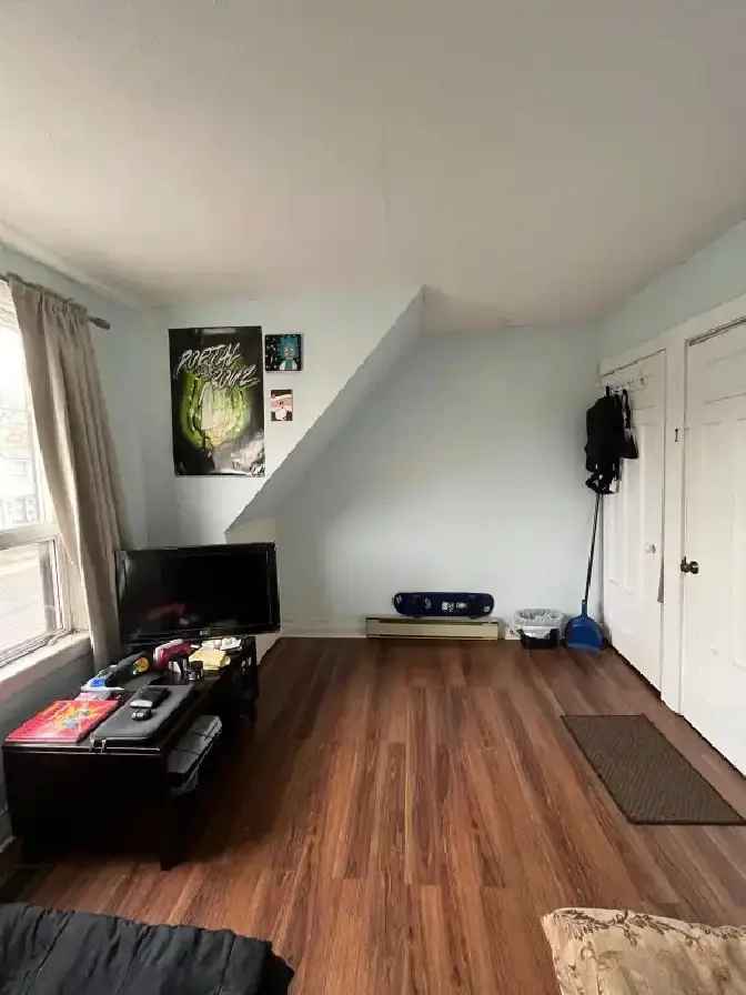 Shared room for rent