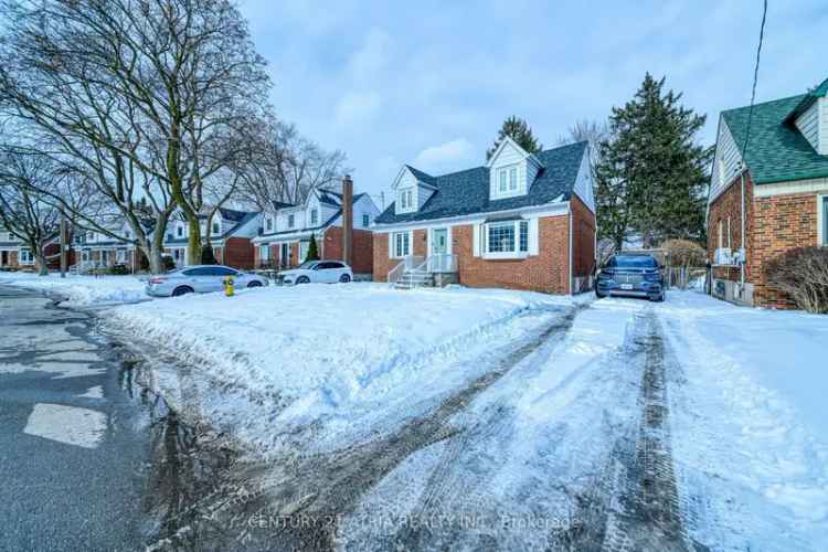 Willowdale East Renovated Home Near Subway and Park