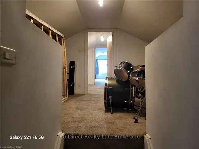 Income Potential Home Near Downtown 5 Beds 3 Baths