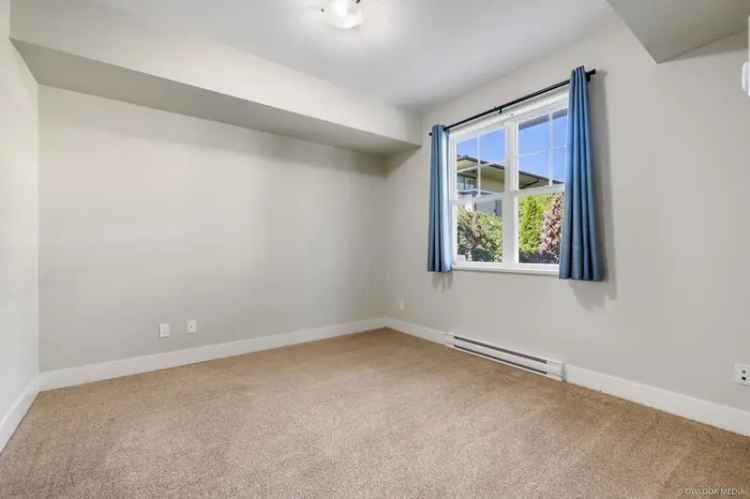 Spacious 2 Bed Townhouse in Central Park Near Skytrain