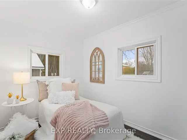 Bright Renovated Bungalow in Jacksons Point