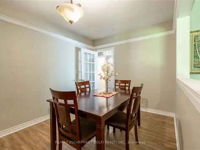 Updated Bungalow in Niagara Falls Family-Friendly Neighbourhood