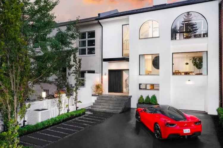 Listed: Ultra-Chic South Hill Pad Makes Solid Case for Moving House