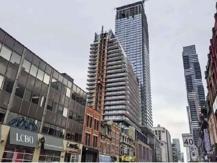 Rent One Bedroom Den Penthouse in Toronto with Great Amenities