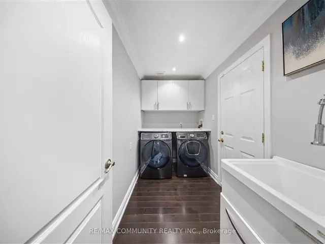 House For Sale in Whitby, Ontario