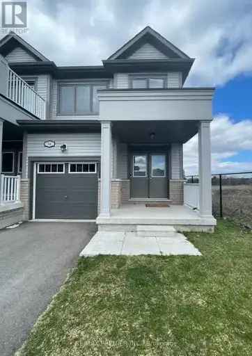3 Bedroom Townhouse in East Gwillimbury Family Friendly Neighbourhood