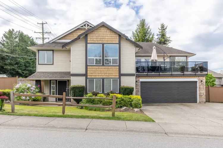 6 Bedroom Family Home with Legal Suite in Abbotsford East