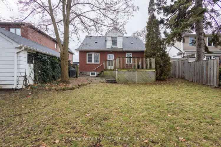 House For Sale in 11, Brant Avenue, Mississauga, Ontario