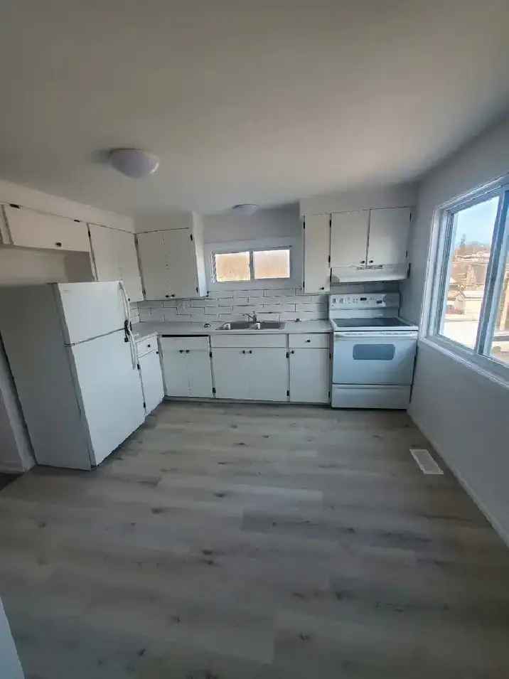 2 Bed 1 Bath Apartment Near Beechwood Main Street