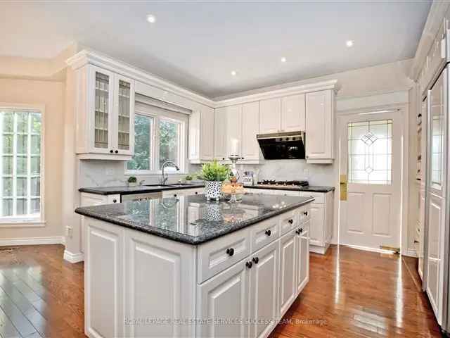 Luxury 5 2 Bedroom Home in Unionville Private Ravine Lot