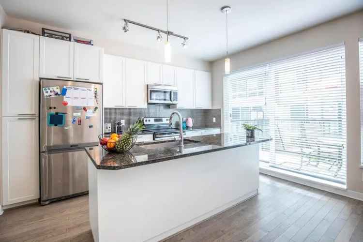 Townhouse For Sale in Surrey, British Columbia