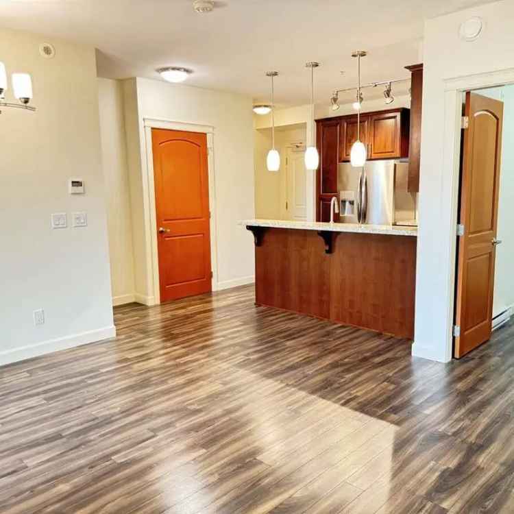 Abbotsford 1-Bedroom Apartment with Solarium and Amenities