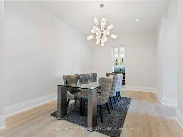 House For Sale in Oakville, Ontario