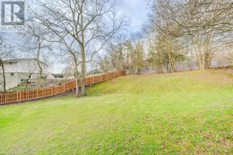 3 Bed 2 Bath Townhouse in Woodlands - Updated, Private Backyard