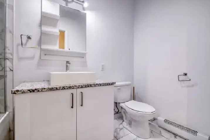 2 Bed Apartment Near UdeM - Renovated with Balcony