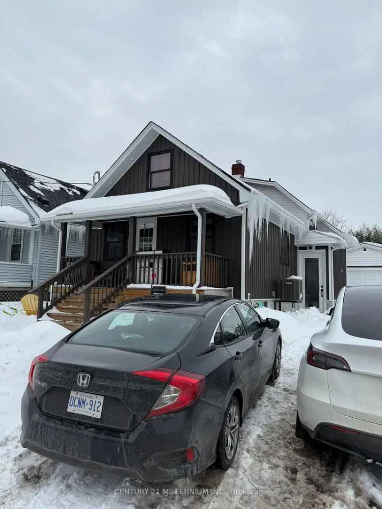 Sale of a Detached House with 4 Bedrooms in Niagara Falls