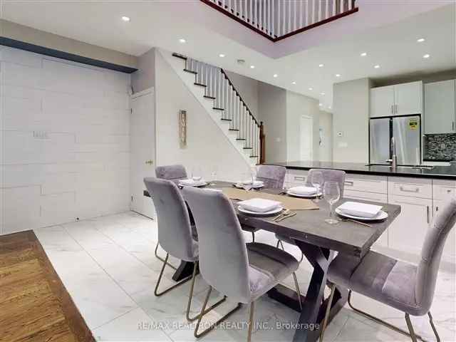 Townhouse For Sale in Richmond Hill, Ontario