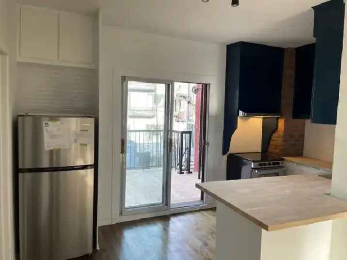 Rent Apartment in Little Italy with 3 Bedrooms and Terrace