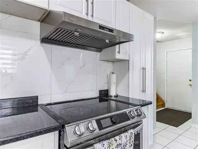 Beautiful Detached Home in Snelgrove with Double Garage and Renovated Kitchen