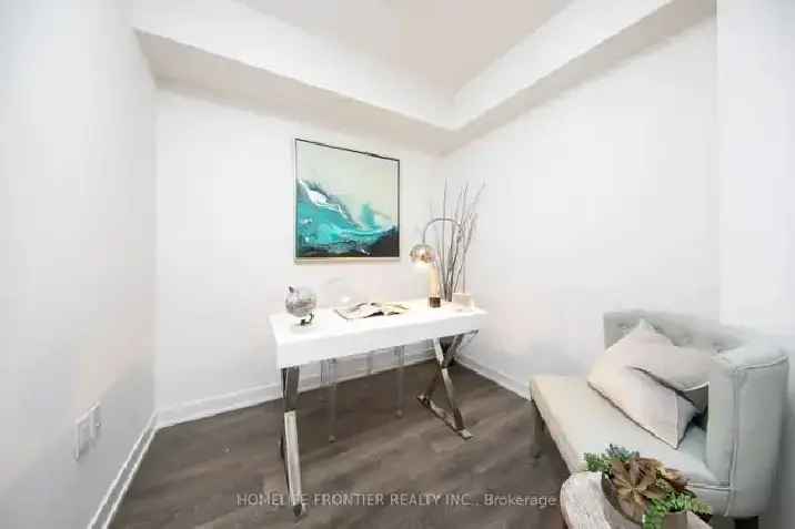 Yonge & Eglinton Condo - 1 Bed   Den, 2 Bathrooms - Move in Now!