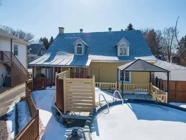 4 Bedroom Ancestral Home with Pool Near Downtown
