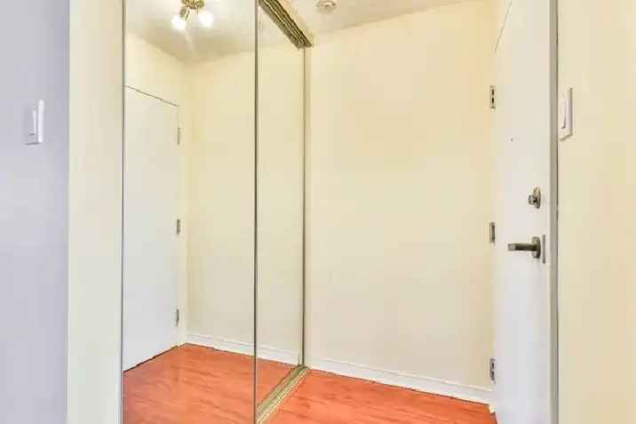 !!APARTMENT FOR RENT: 3 1/2 HEART OF ANJOU TOP FLOOR!!