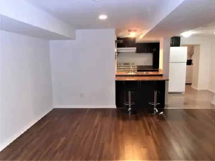 Modern 1 Bedroom Apartment All Inclusive Heat Water Hydro Internet TV