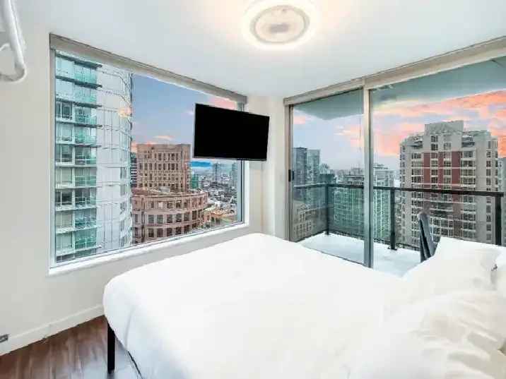 Bright and Modern Room for Rent in Downtown Vancouver