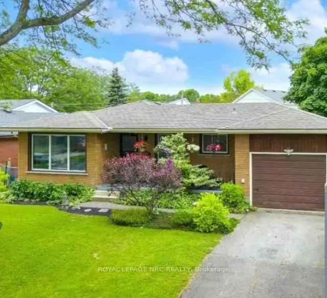 Buy bungalow in Niagara Falls with in-law potential and pool