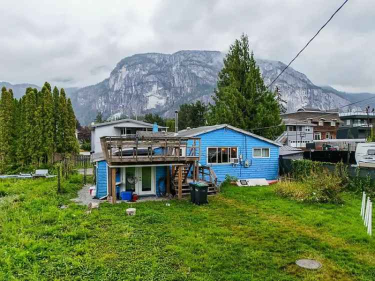 A $1,599,000.00 House/Single Family with 3 bedrooms in Downtown SQ, Squamish