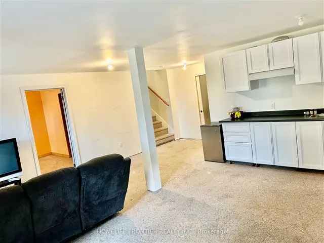 House For Sale in Barrie, Ontario