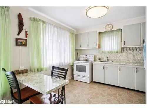 4 Bedroom Backsplit in Streetsville Vista Heights Mississauga