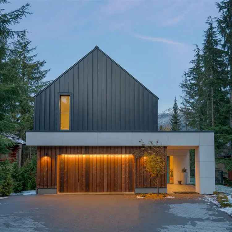 Whistler Mountain View Home - 4 Ensuites, Eco-Friendly