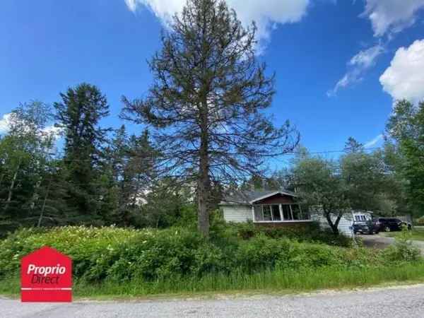 3-Bedroom House for Sale in Laurentides with River Views