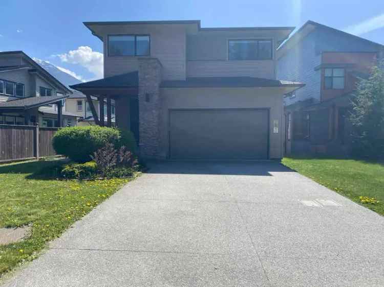 Squamish Family Home 4 5 Beds 25 Baths Mountain Views