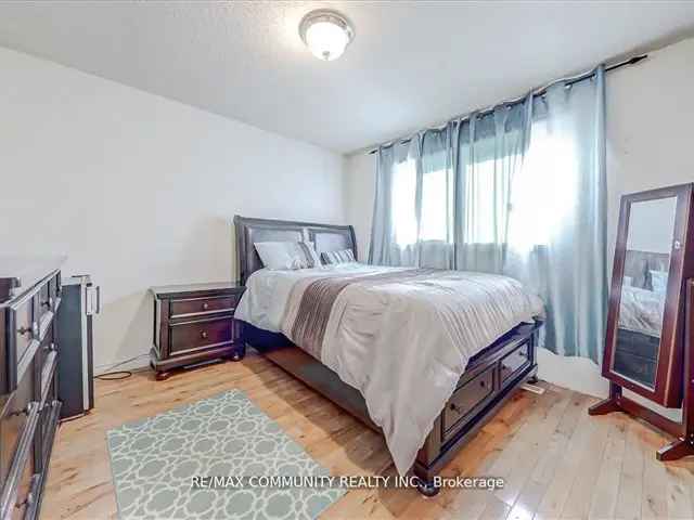 House For Sale in Mississauga, Ontario