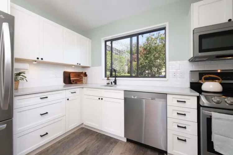 3 Bedroom Townhouse in Lynnmour North Vancouver