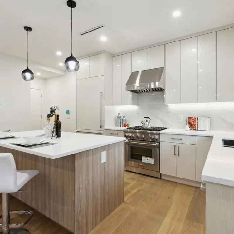 Kitsilano 1/2 Duplex for Sale - Spacious, Modern, & Stylish