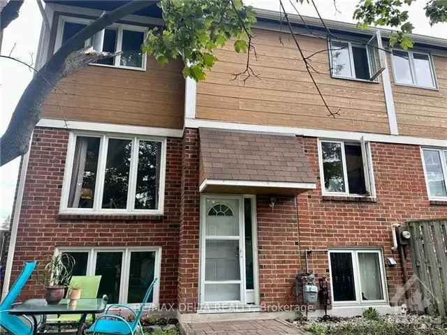 Kanata Beaverbrook End Unit Condo 2 Beds 2 Baths Fenced Yard