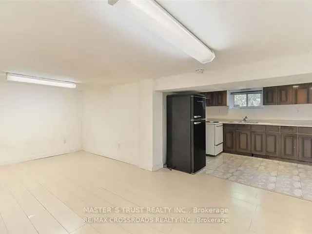 House For Sale in Toronto, Ontario