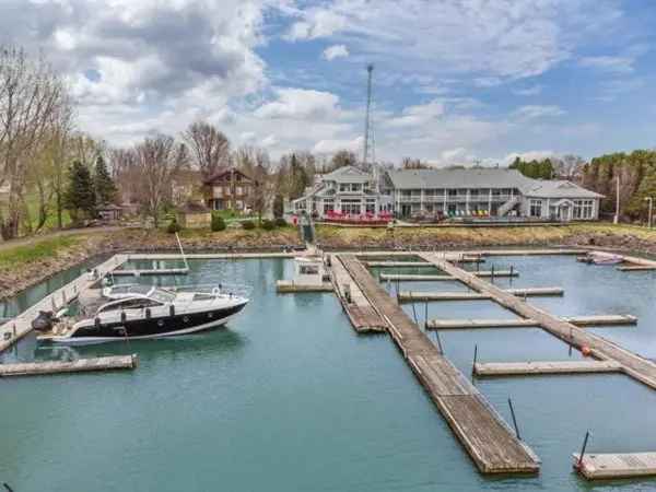 Marina Resort with 23 Rooms For Sale in Montérégie