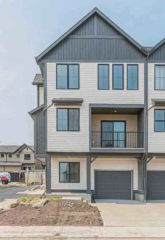 Townhouse For Rent in Airdrie, Alberta