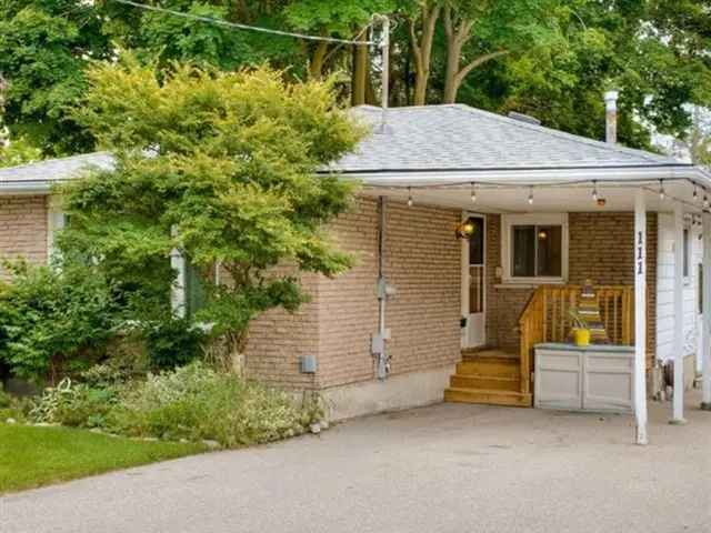 Cambridge 2 Bed + Den Bungalow - Pet-Friendly - 2 Parking Spaces