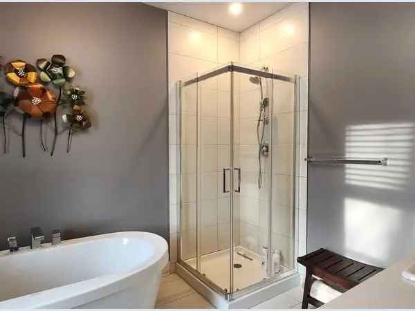 2-Bedroom Condo near Train Station Laurentides