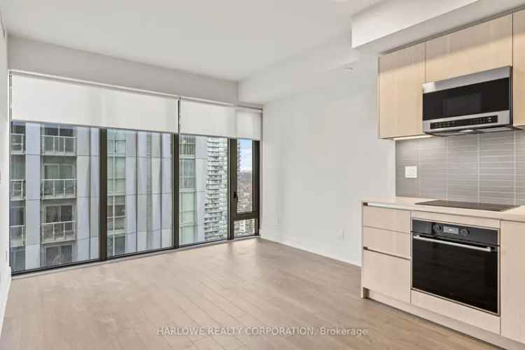 Rent Stylish Unit in Yorkville with Great Amenities and Location